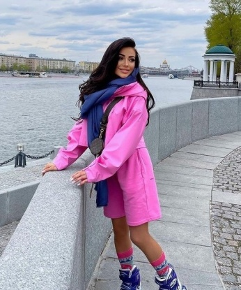 Сексуальная брюнетка приглашает в гости состоятельного мужчину для жарких встреч. Обещаю, ты не пожалеешь о проведенном времени со мной. Гарантированная конфиденциальность. 11594, 25 лет